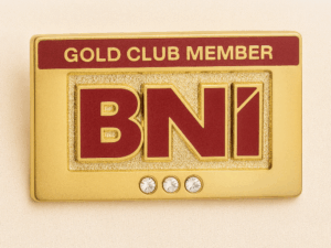 Pin Gold Club Member com 3 Pedras